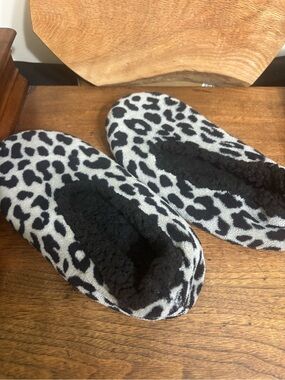 Isaac Mizrahi New York Leopard Print Fleece-Lined Slippers Sm Cozy House Shoes